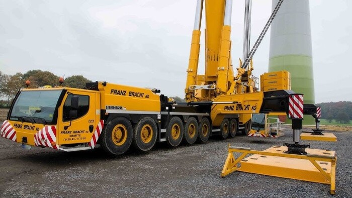 Đánh giá tổng quan xe cẩu to nhất thế giới LTM 11200 9.1 9 Xe có kích thước lớn nhưng vẫn di chuyển được vào các công trình