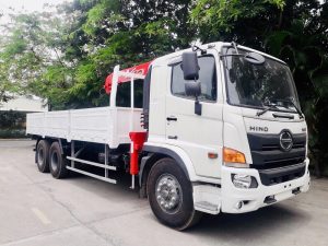 Xe tải gắn cẩu unic