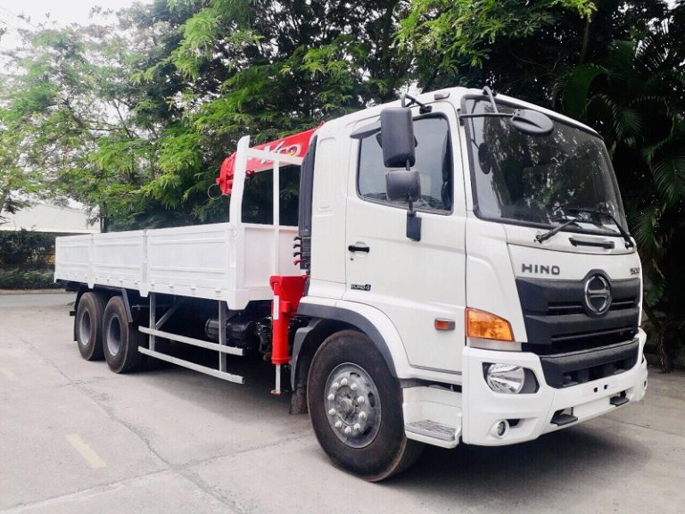 Khám phá dòng xe tải gắn cẩu Unic và những điều cần biết