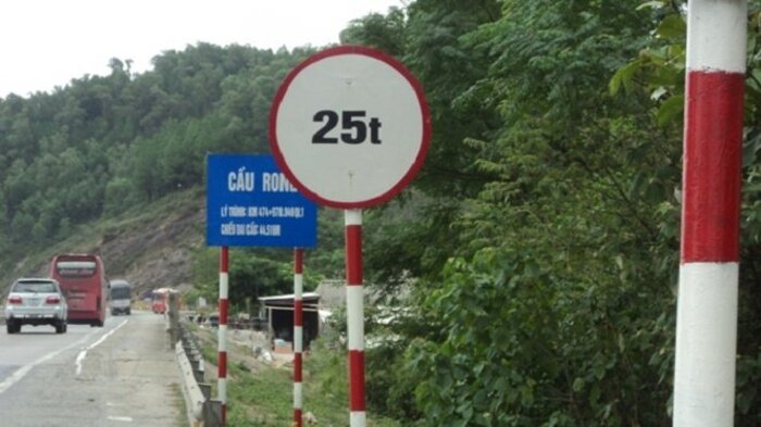 Biển cấm tải trọng và tổng tải trọng có ý nghĩa gì? 8 Biển báo cấm tải trọng và tổng tải trọng phân biệt như thế nào?