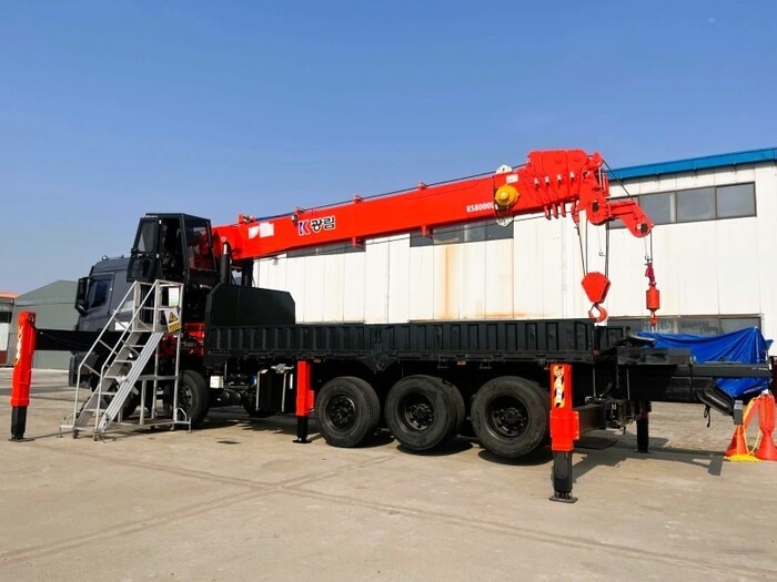 Cần  cẩu thủy lực đóng vai trò quan trọng đối với xe cẩu 