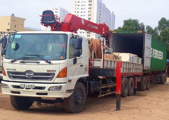 thuê xe cẩu rút hàng container