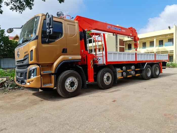 Những loại hàng hóa cần phải thuê xe cẩu 4 chân 