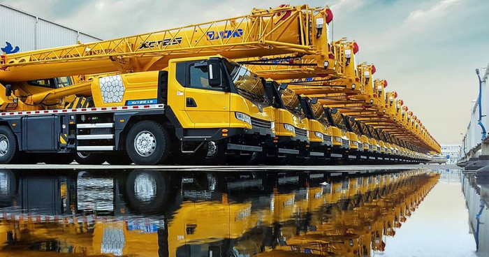  So sánh xe cẩu chuyên dụng và xe cẩu tự hành chi tiết