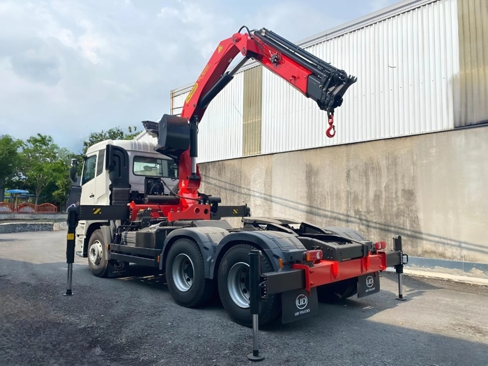 Xe cẩu Palfinger được  thiết kế gập thủy lực độc đáo, linh hoạt
