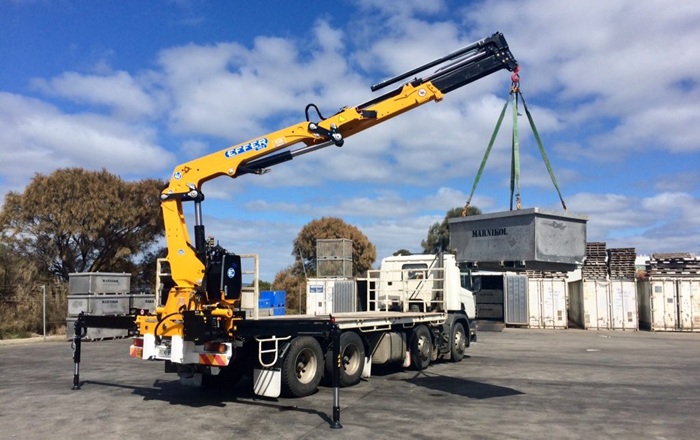 Thuê Xe Cẩu Vận Chuyển Máy Công Trình
